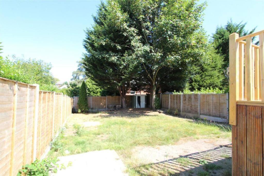 Accessible 3-Bedroom Bungalow With Patio +Driveway Southampton Exterior photo