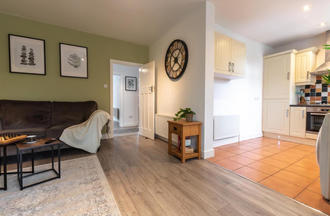 Accessible 3-Bedroom Bungalow With Patio +Driveway Southampton Exterior photo