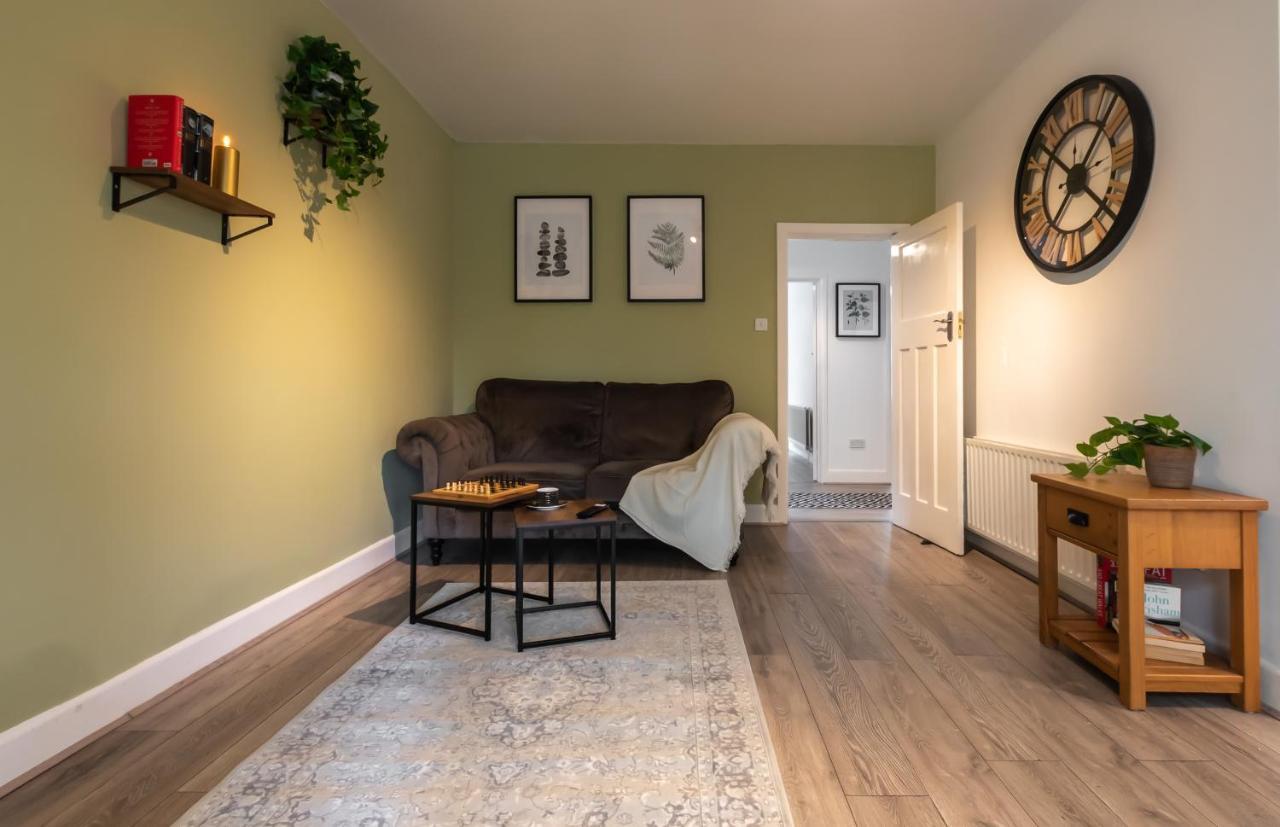 Accessible 3-Bedroom Bungalow With Patio +Driveway Southampton Exterior photo